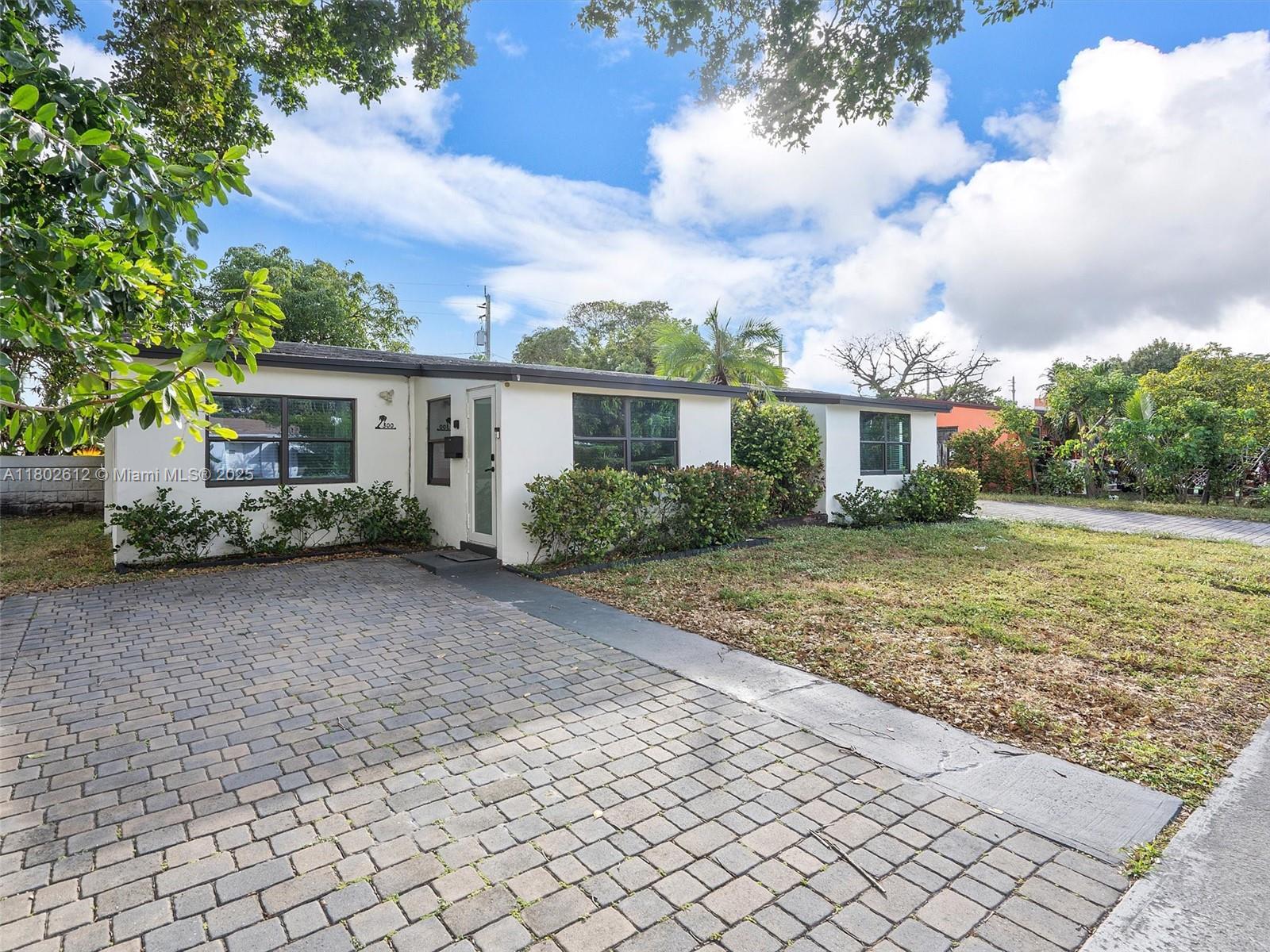 300 SW 23rd St 1