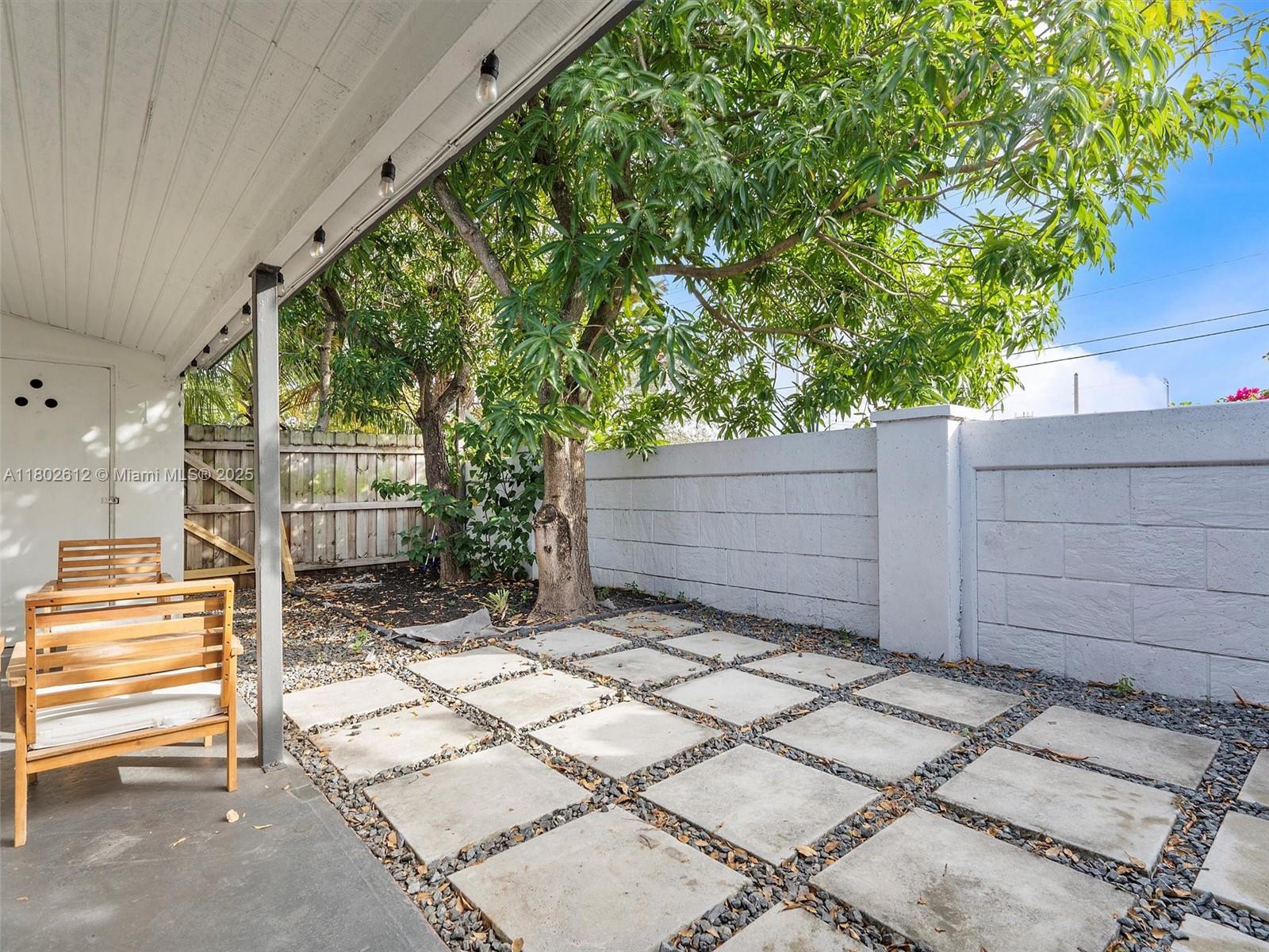LAUDERDALE - Residential Lease