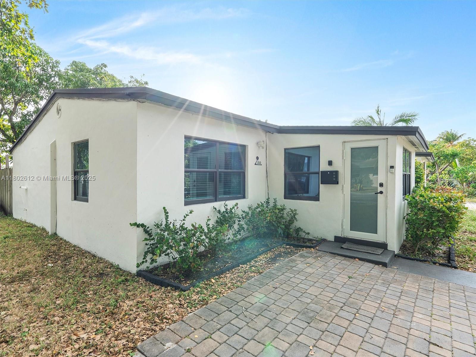 300 SW 23rd St 1
