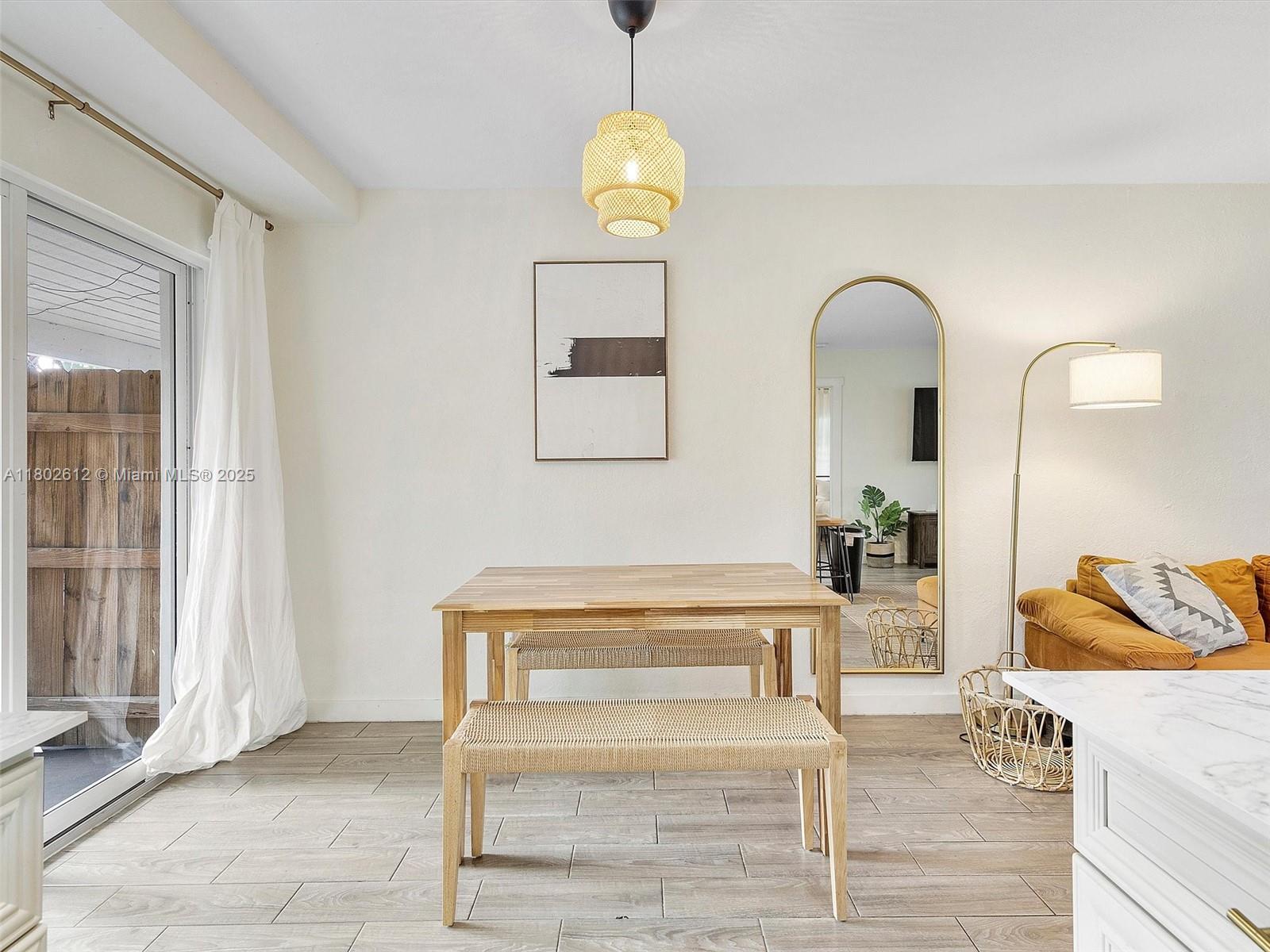 LAUDERDALE - Residential Lease