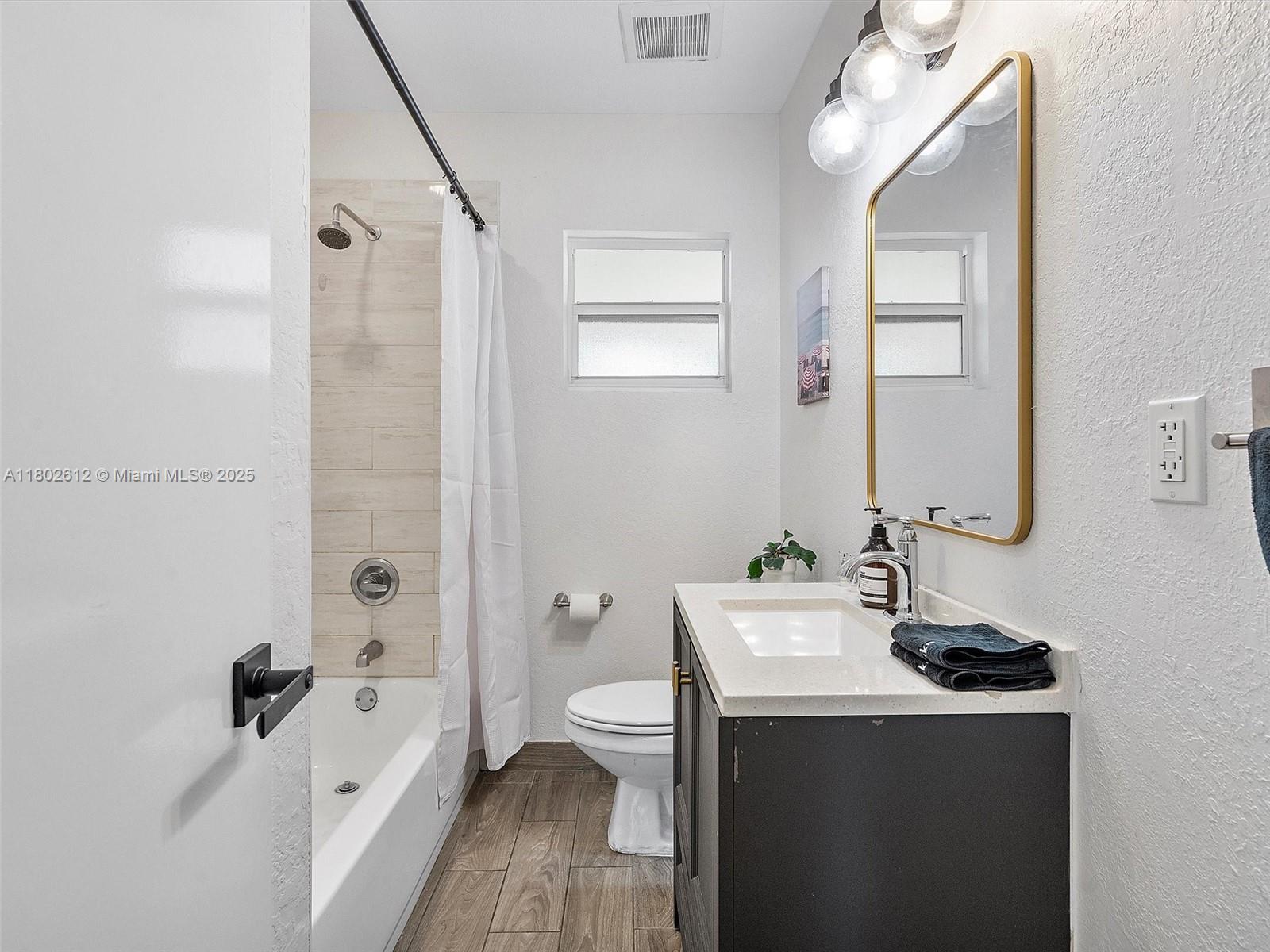 LAUDERDALE - Residential Lease