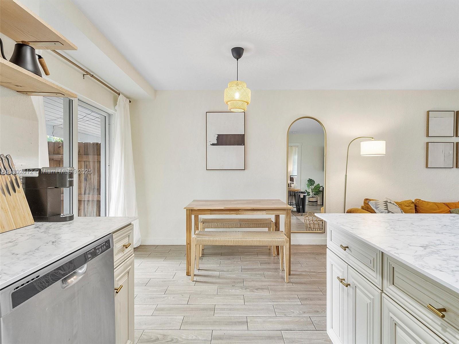 LAUDERDALE - Residential Lease