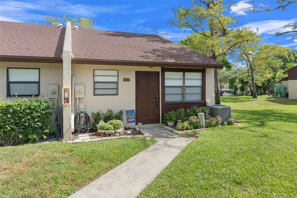 Photo of 721 NW 47th St, Deerfield Beach, FL 33064 (MLS # A11857416)