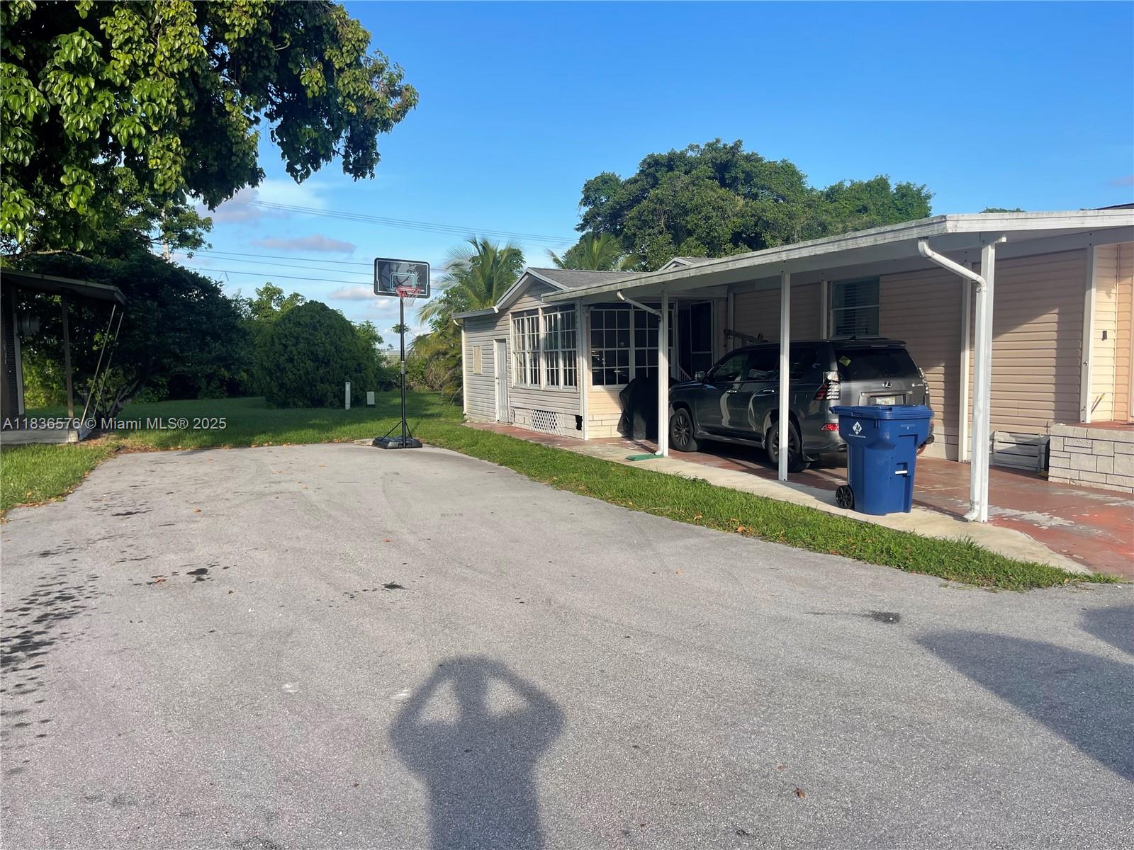 19800 SW 180th Ave unit 5, Miami, FL, 33187/$250,000 2 19800 SW 180th Ave unit 5