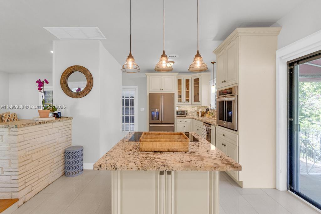 COUNTRY CLUB ESTATES SEC - Residential Lease