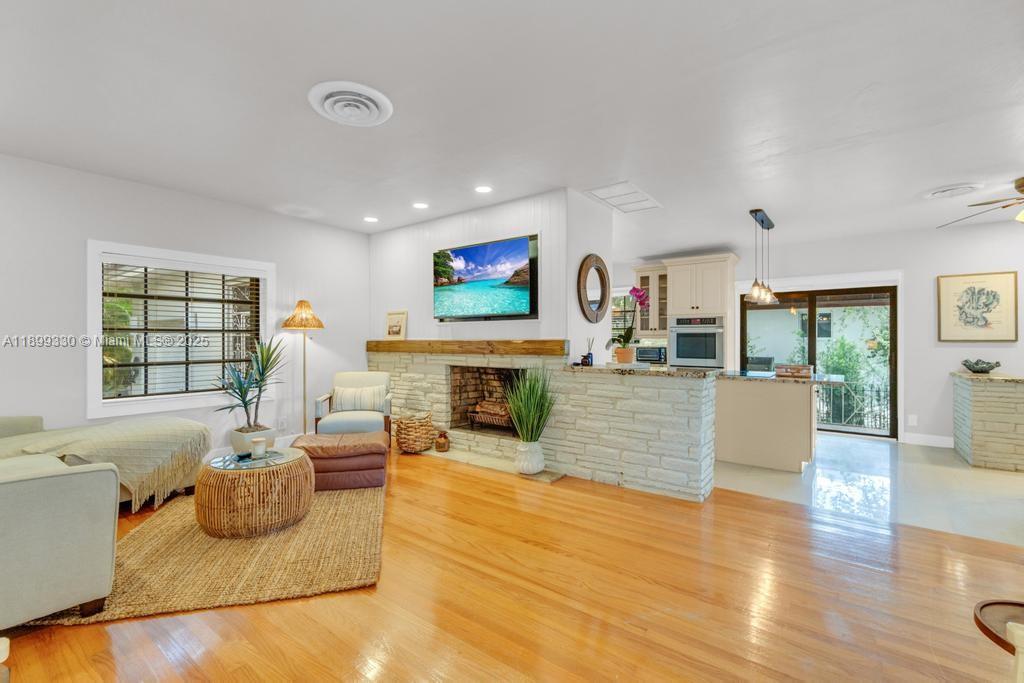 COUNTRY CLUB ESTATES SEC - Residential Lease