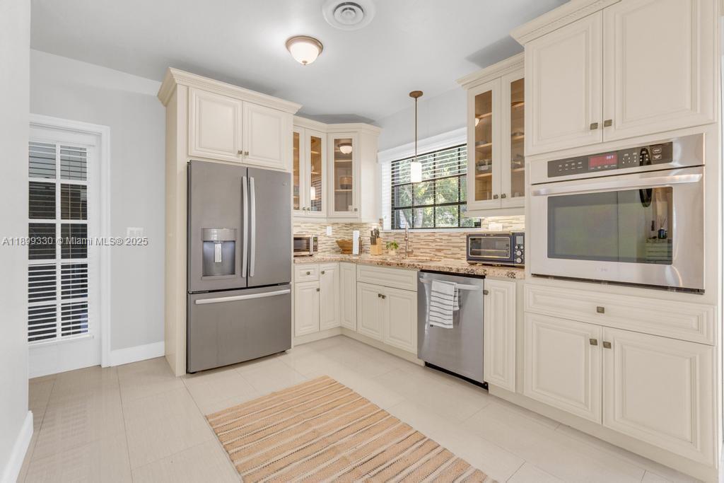 COUNTRY CLUB ESTATES SEC - Residential Lease