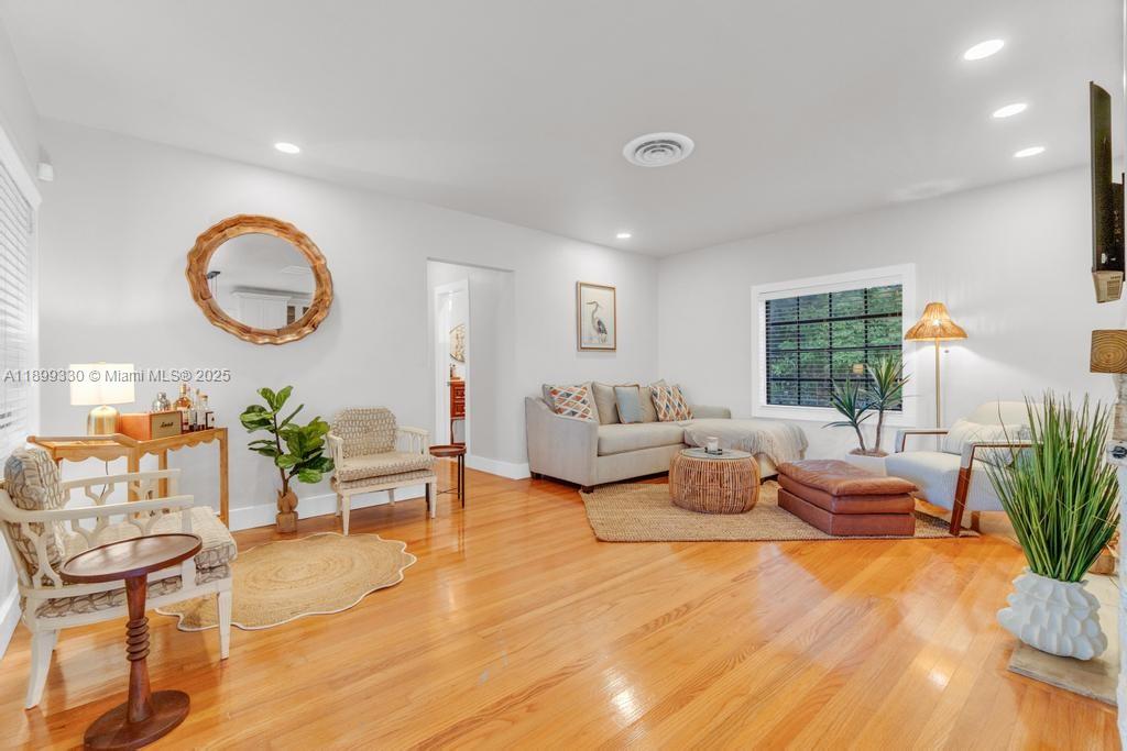 COUNTRY CLUB ESTATES SEC - Residential Lease