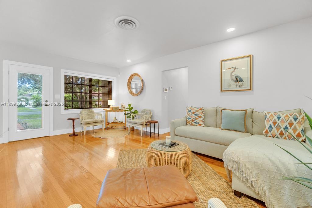 COUNTRY CLUB ESTATES SEC - Residential Lease