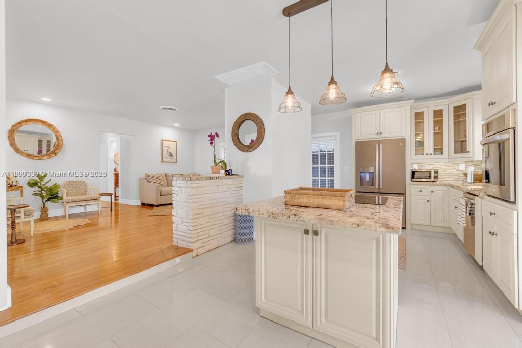 COUNTRY CLUB ESTATES SEC - Residential Lease