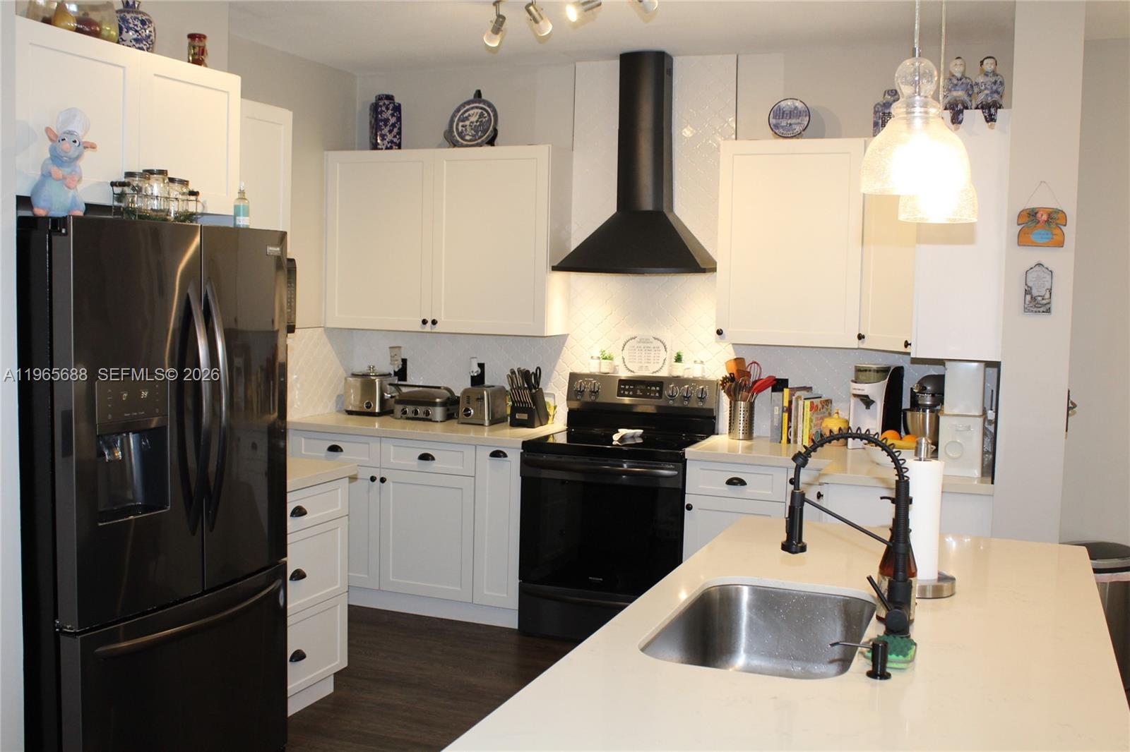 COUNTRYSIDE - Residential