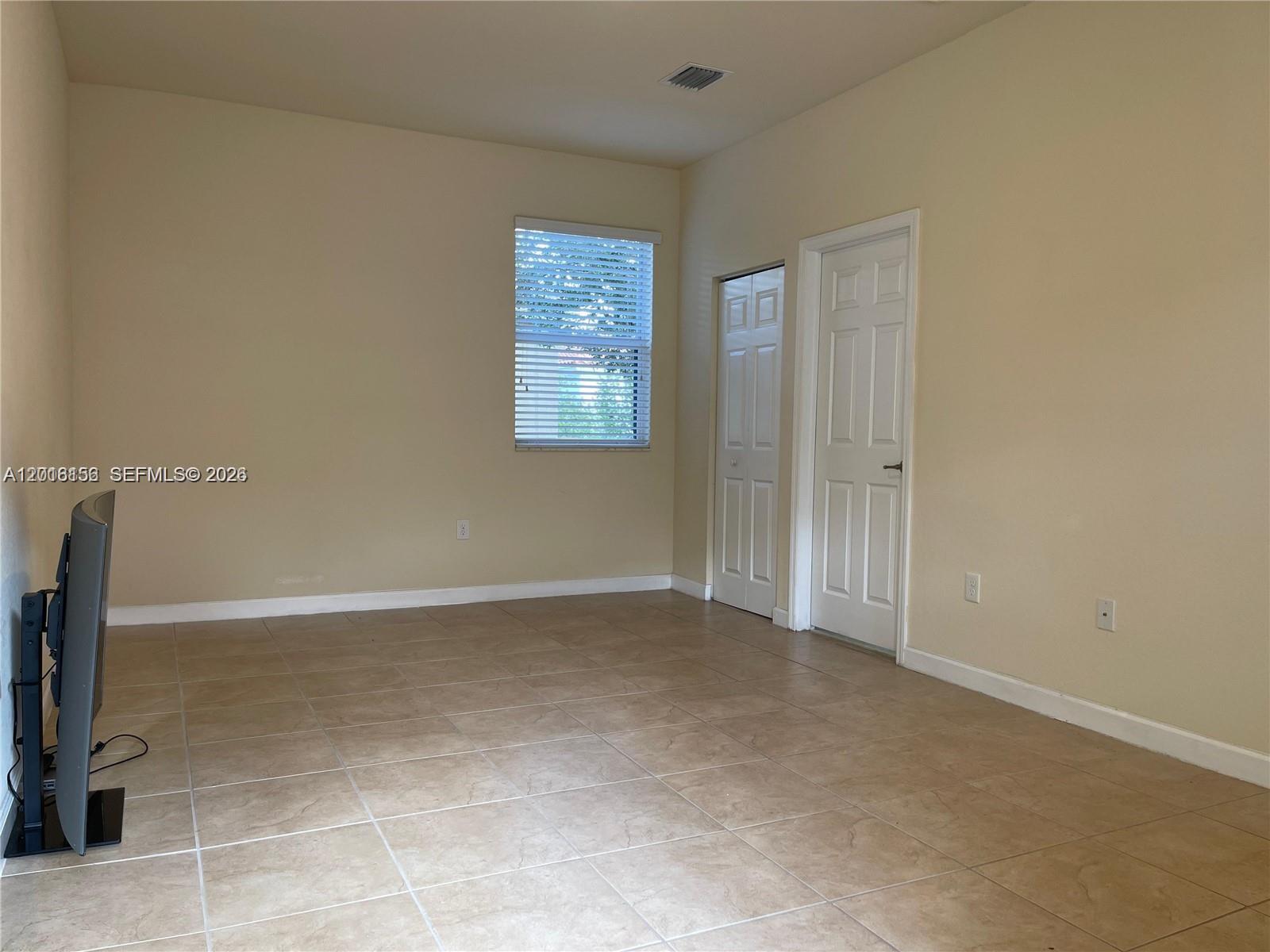 KENDALL COMMONS TOWNHOMES - Residential Lease