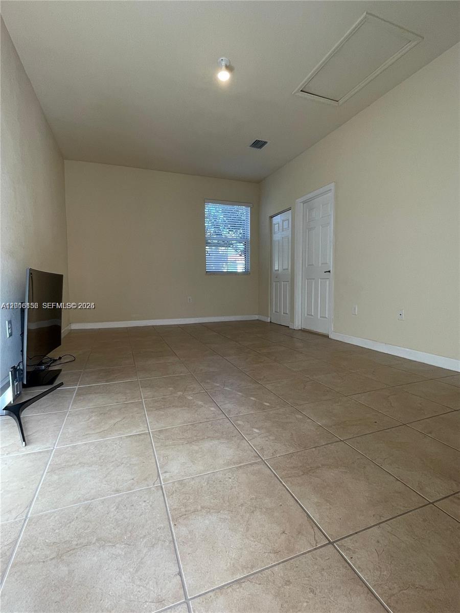 KENDALL COMMONS TOWNHOMES - Residential Lease