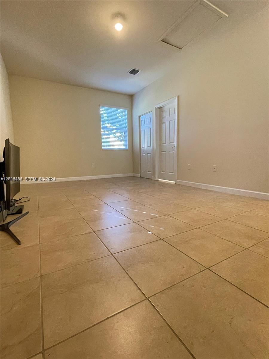KENDALL COMMONS TOWNHOMES - Residential Lease