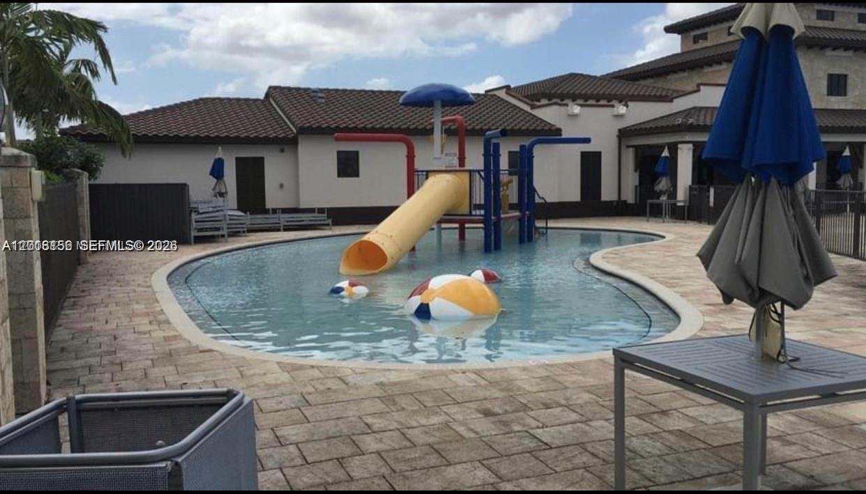 KENDALL COMMONS TOWNHOMES - Residential Lease