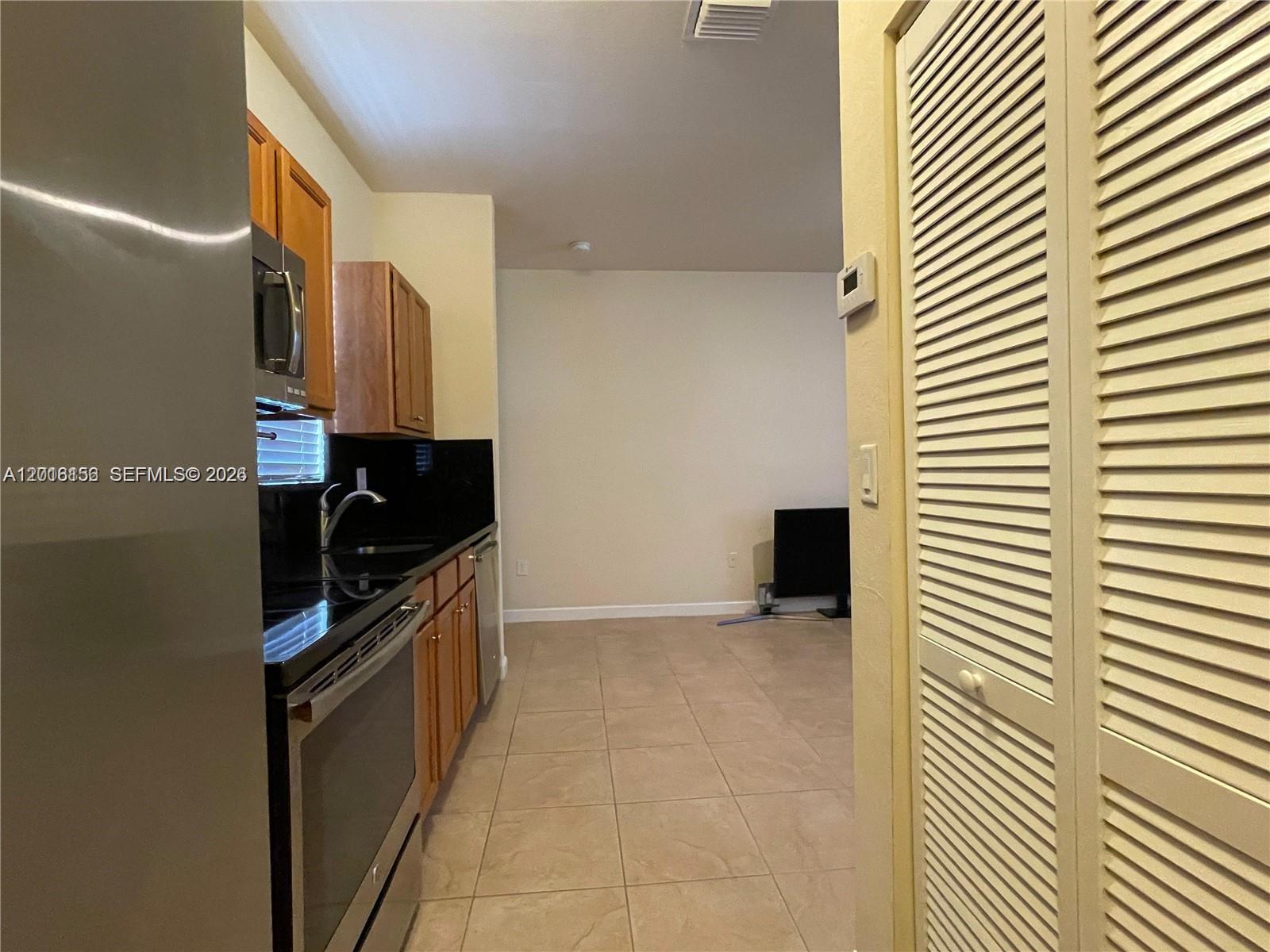 KENDALL COMMONS TOWNHOMES - Residential Lease
