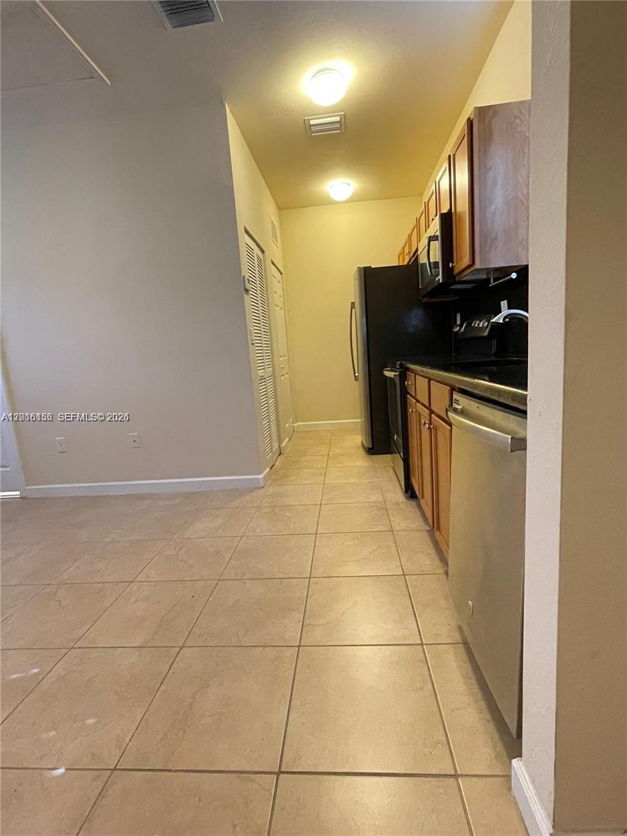 KENDALL COMMONS TOWNHOMES - Residential Lease