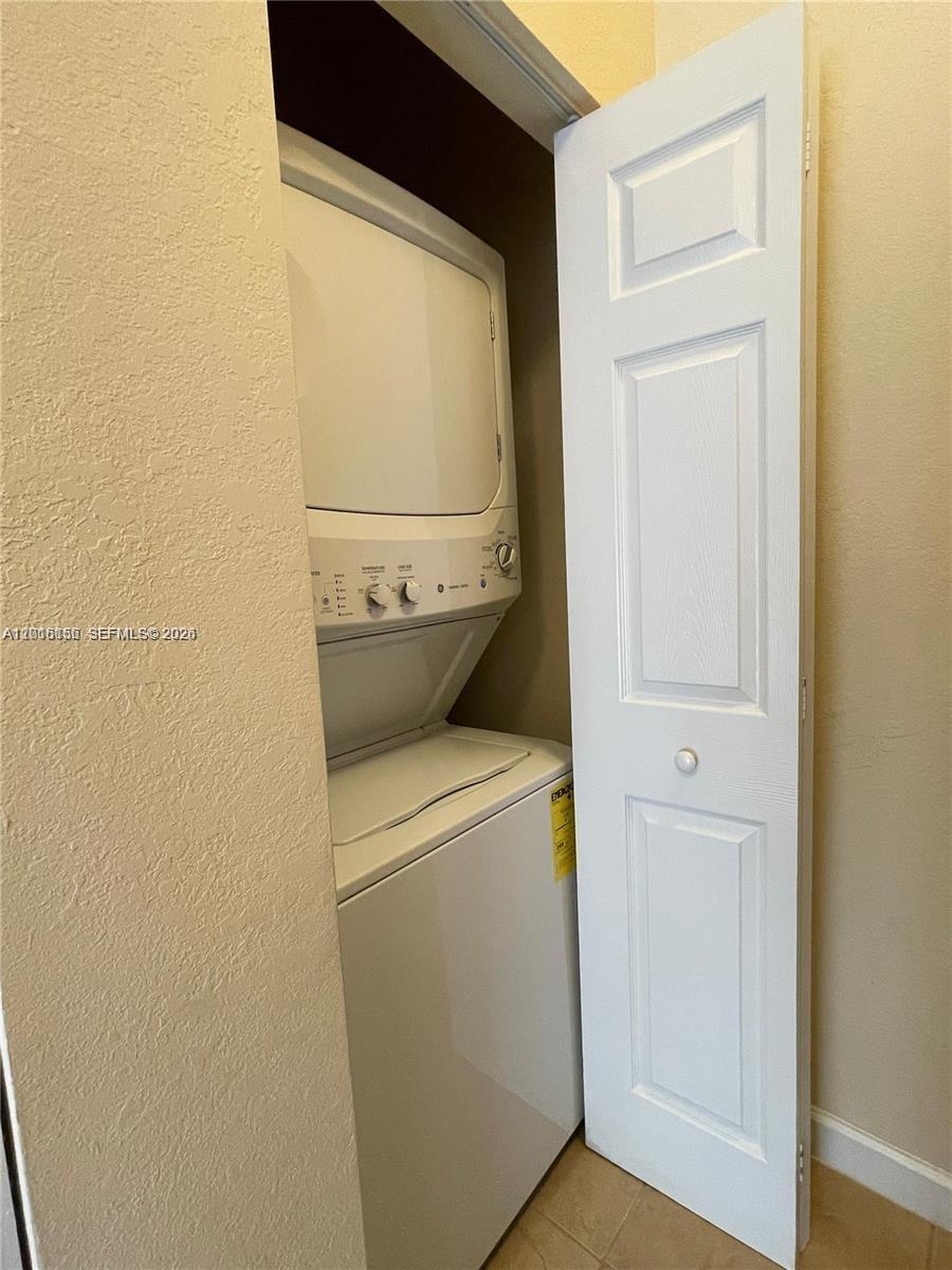 KENDALL COMMONS TOWNHOMES - Residential Lease