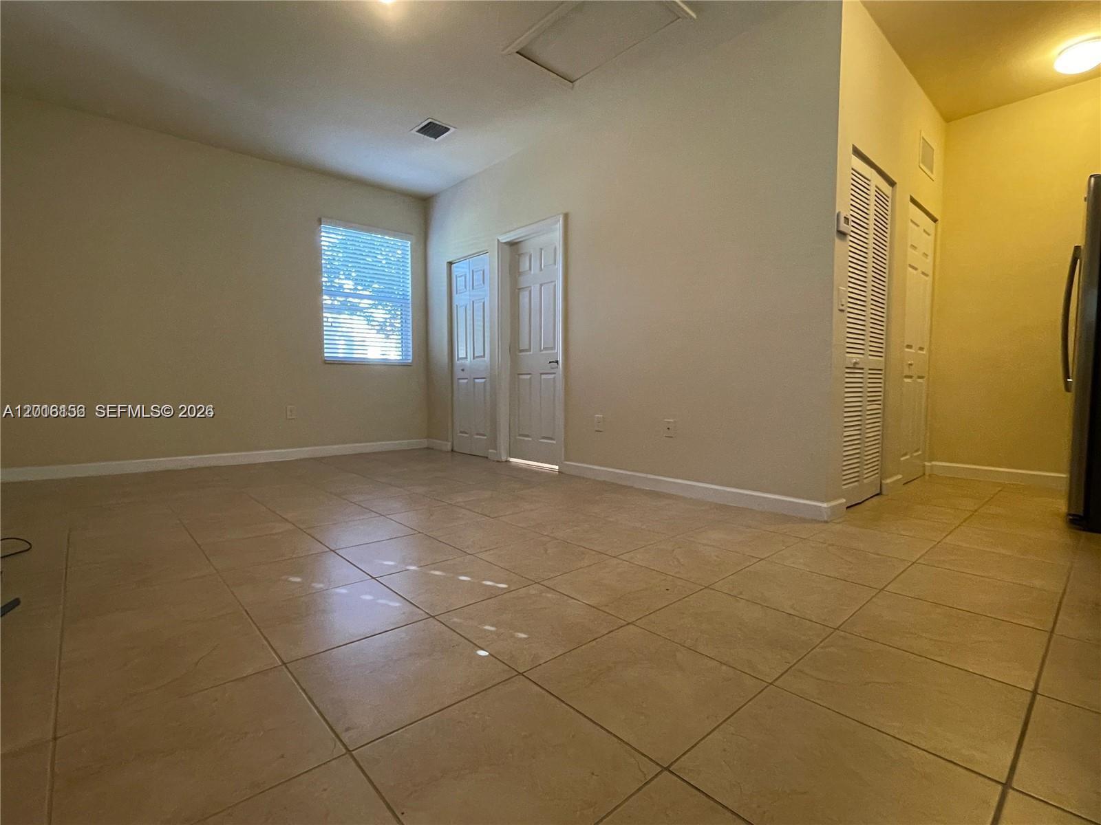 KENDALL COMMONS TOWNHOMES - Residential Lease
