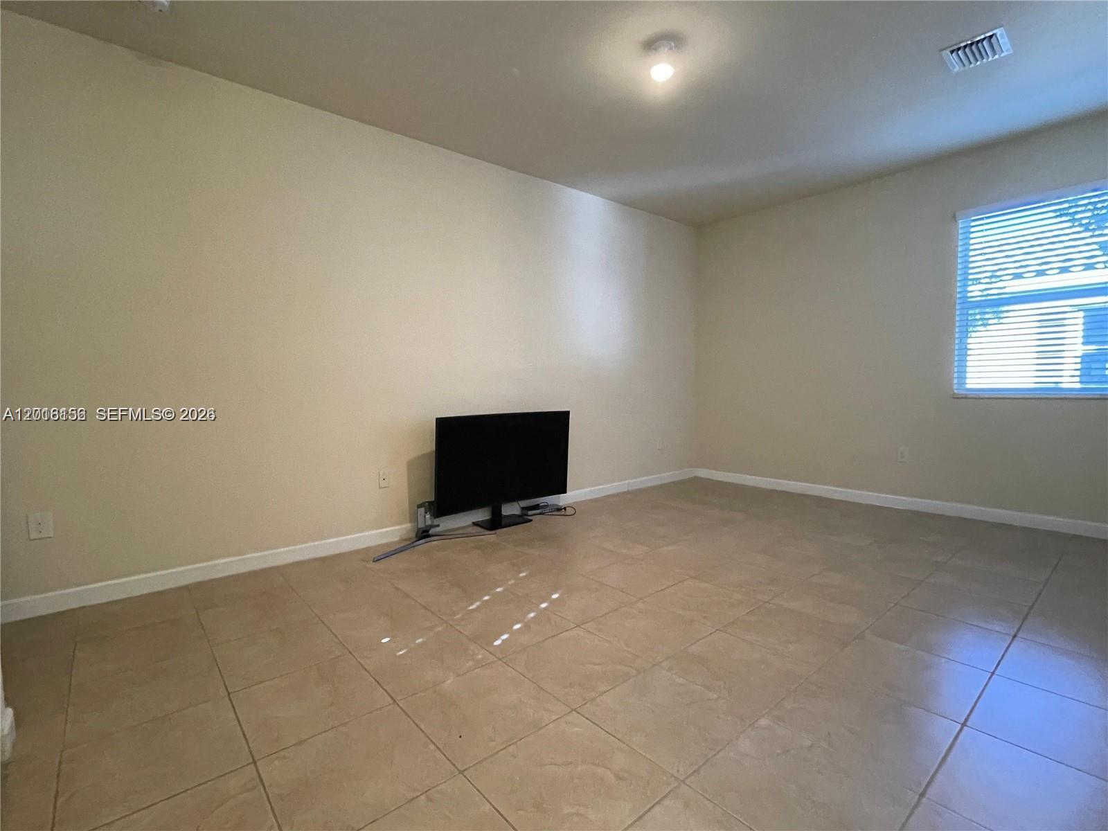 KENDALL COMMONS TOWNHOMES - Residential Lease
