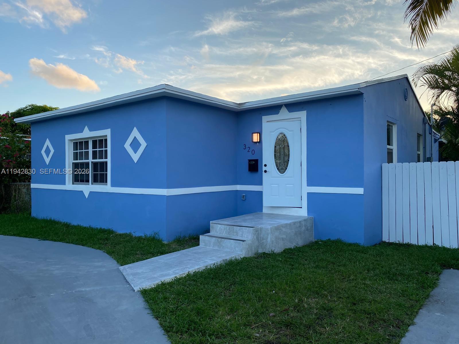 HOLLYWOOD LITTLE RANCHES - Residential Lease