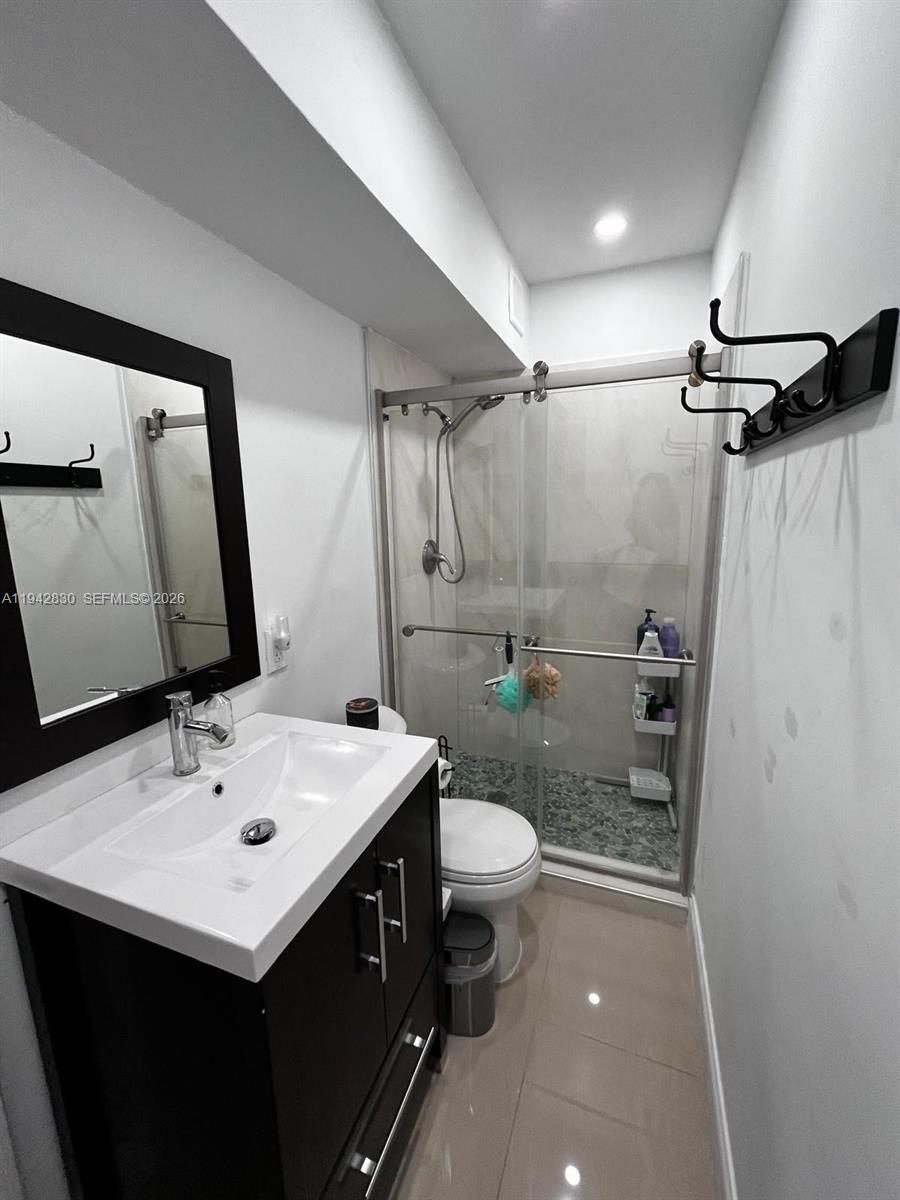 HOLLYWOOD LITTLE RANCHES - Residential Lease