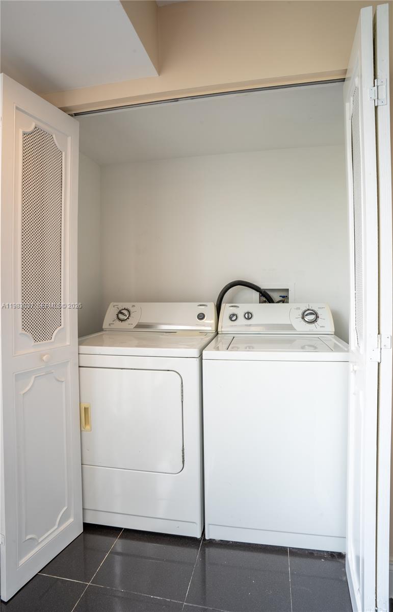 VENETIAN PARK III CONDO - Residential Lease