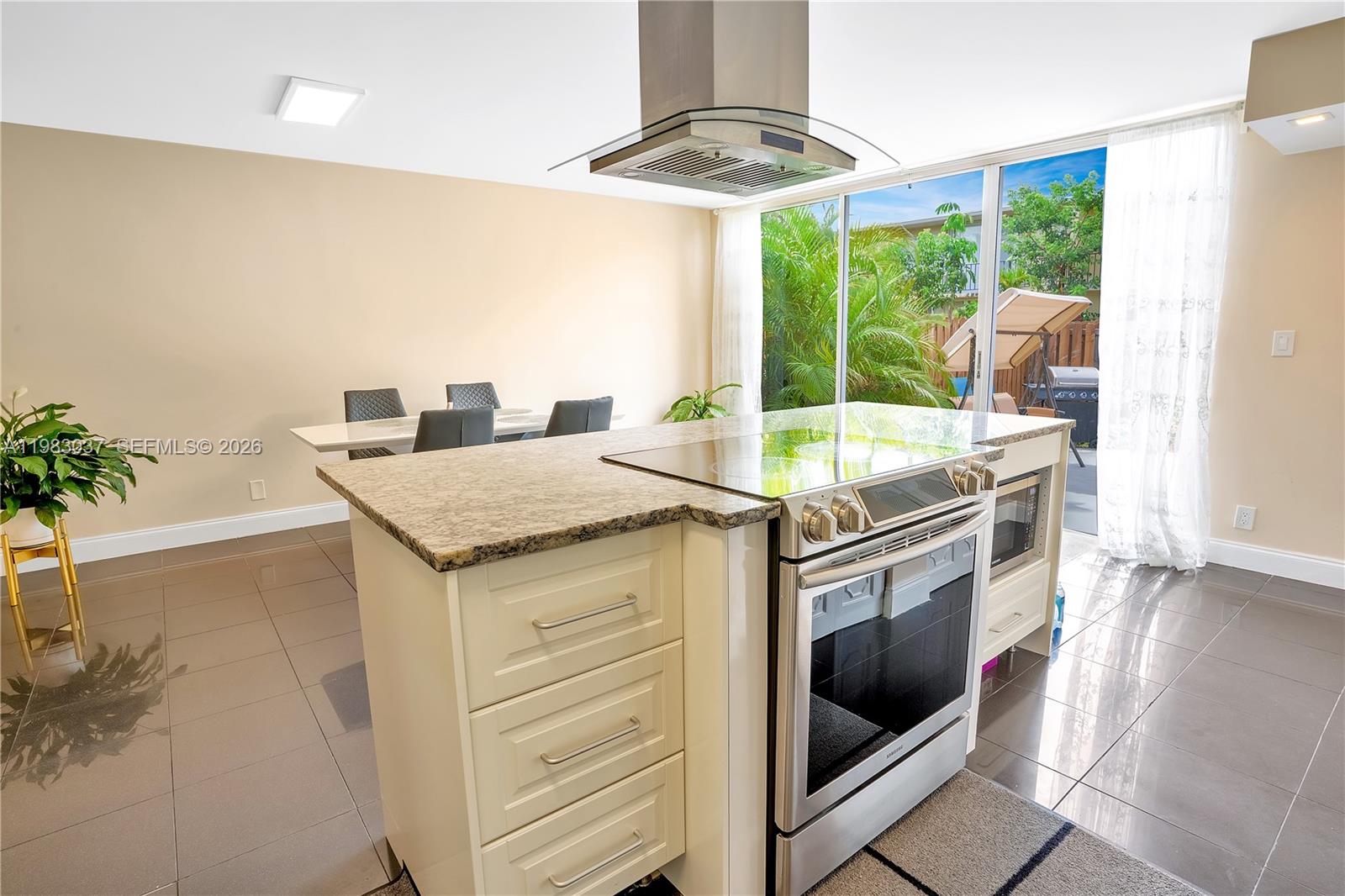 VENETIAN PARK III CONDO - Residential Lease