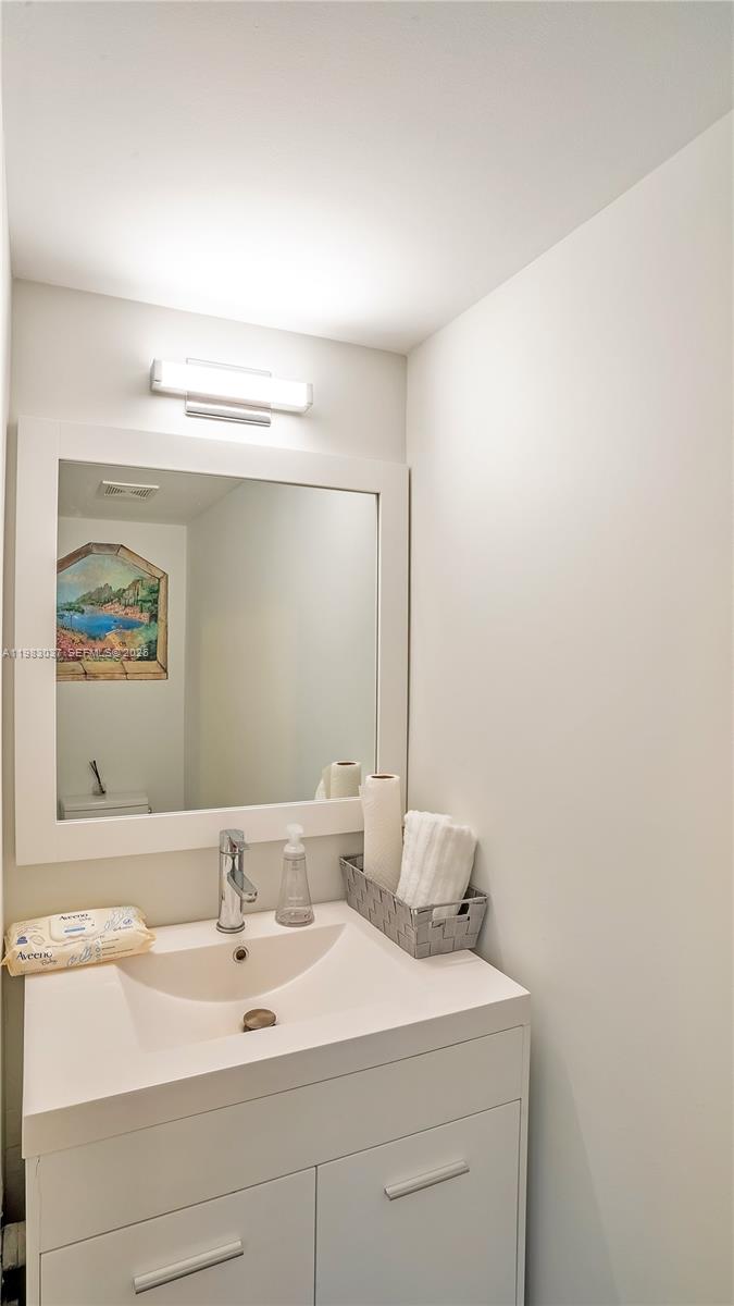 VENETIAN PARK III CONDO - Residential Lease