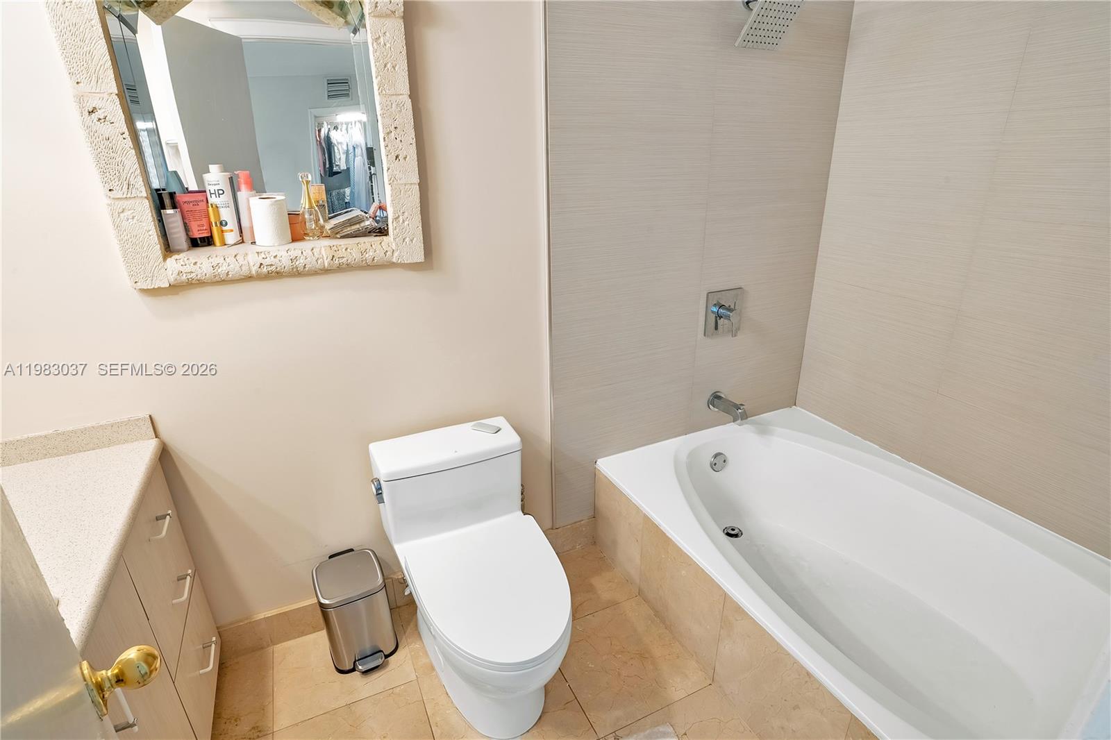 VENETIAN PARK III CONDO - Residential Lease