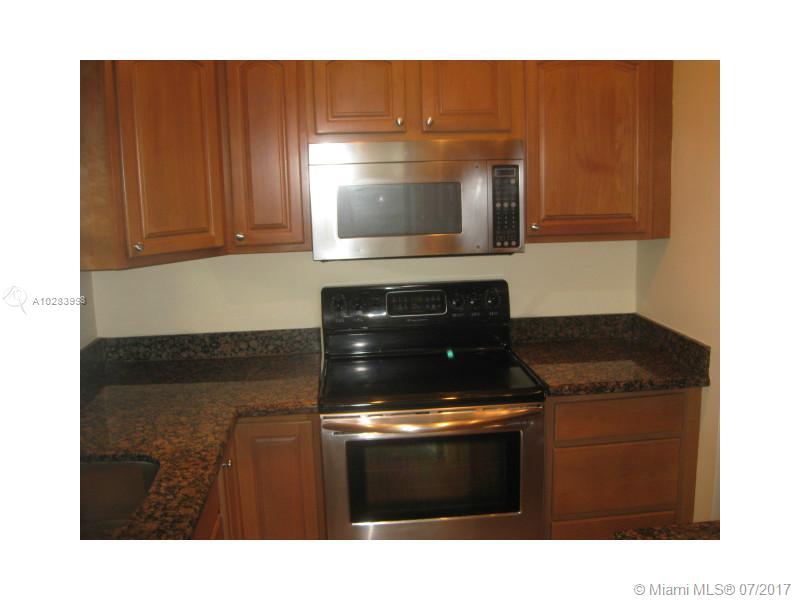 Excellent location behind Dadeland Mall, close to expressways and transportation. Yearly lease, small pet allowed with non-refundable pet fee. Good location for University of Miami students, Larkin Hospital, close to Baptist.