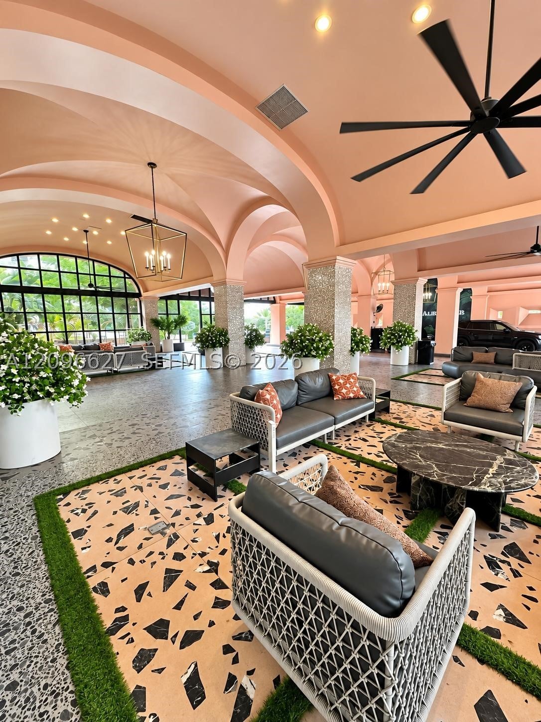 5225 Collins Ave 614