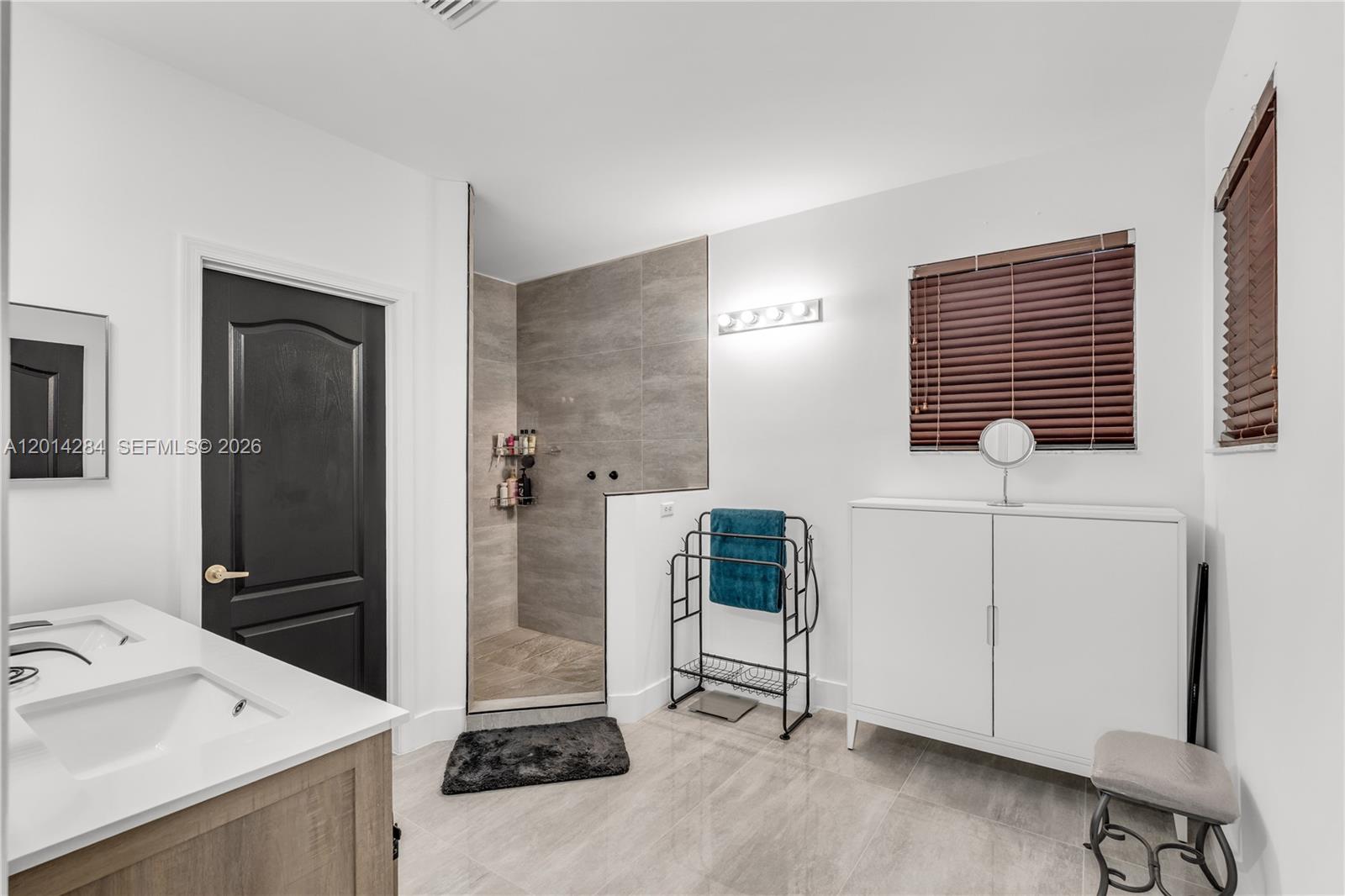PORTOFINO OAKS - Residential Lease