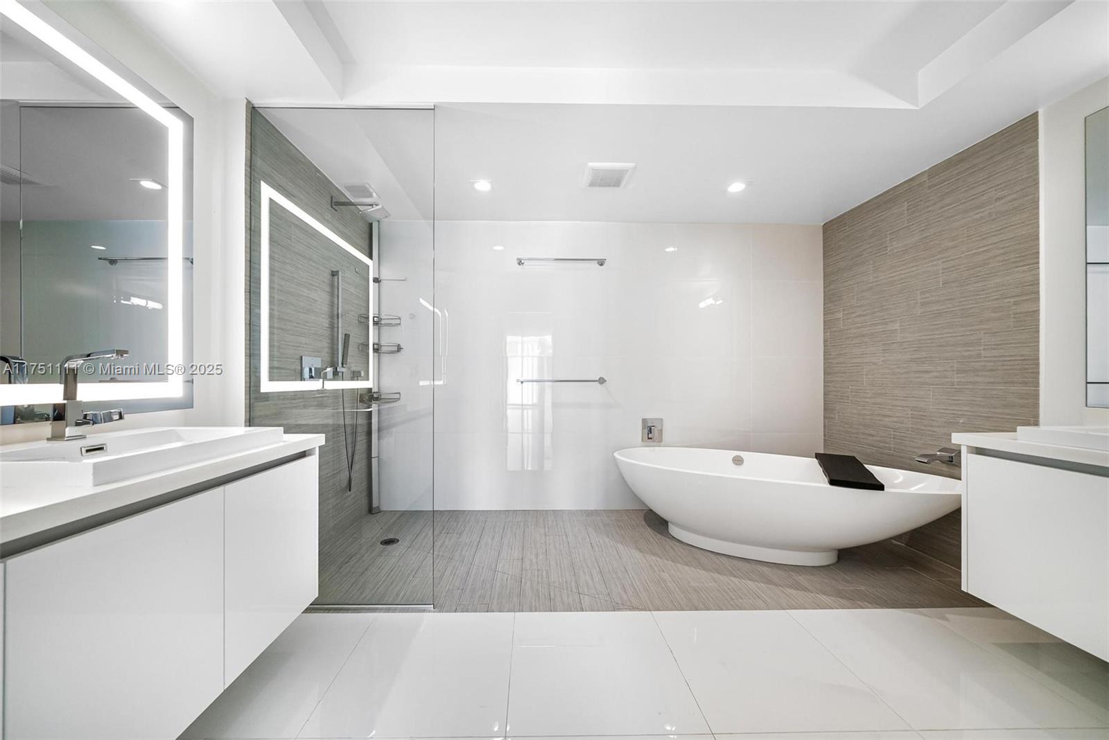 PARQUE TOWERS CONDO - Residential