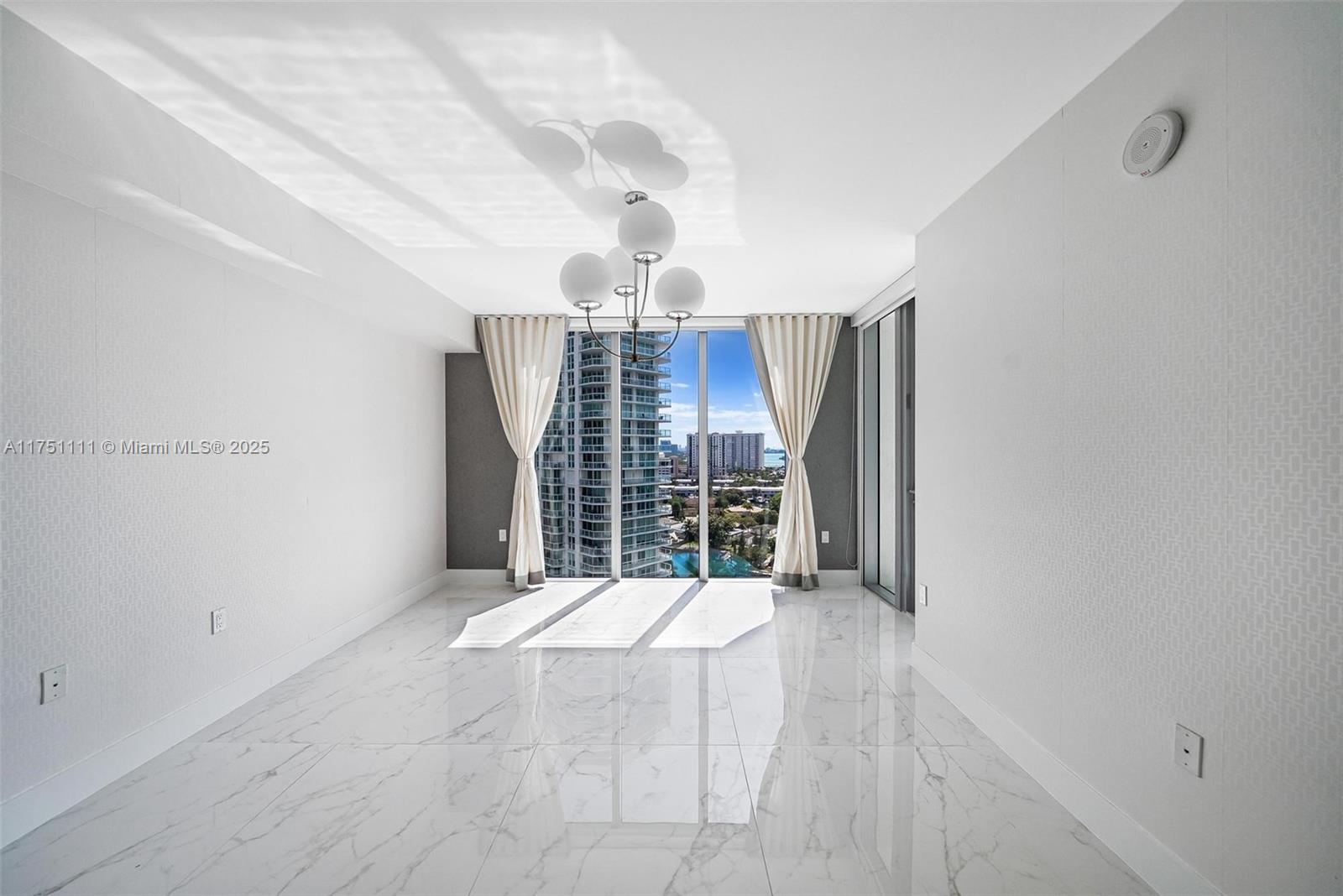 PARQUE TOWERS CONDO - Residential