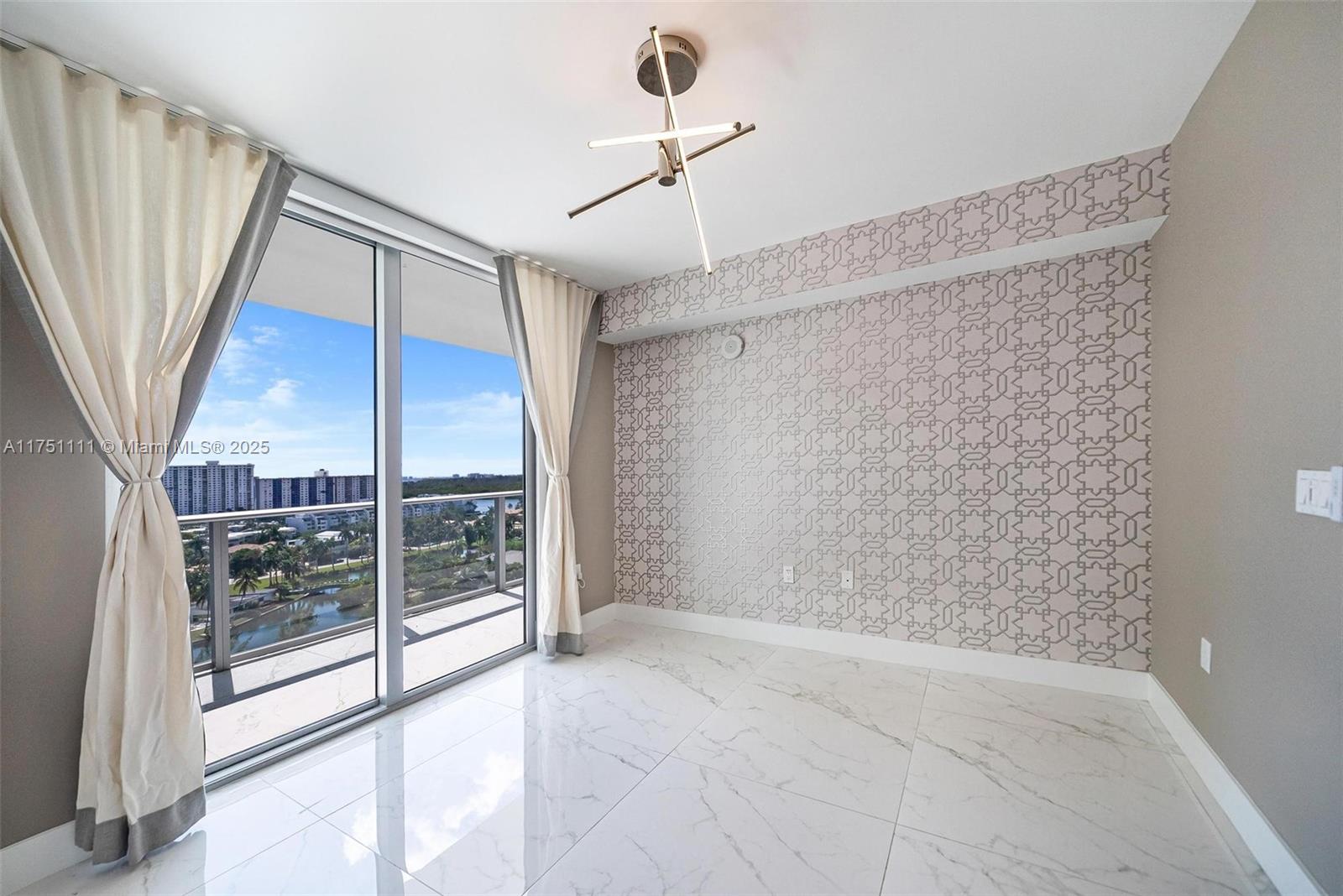 PARQUE TOWERS CONDO - Residential