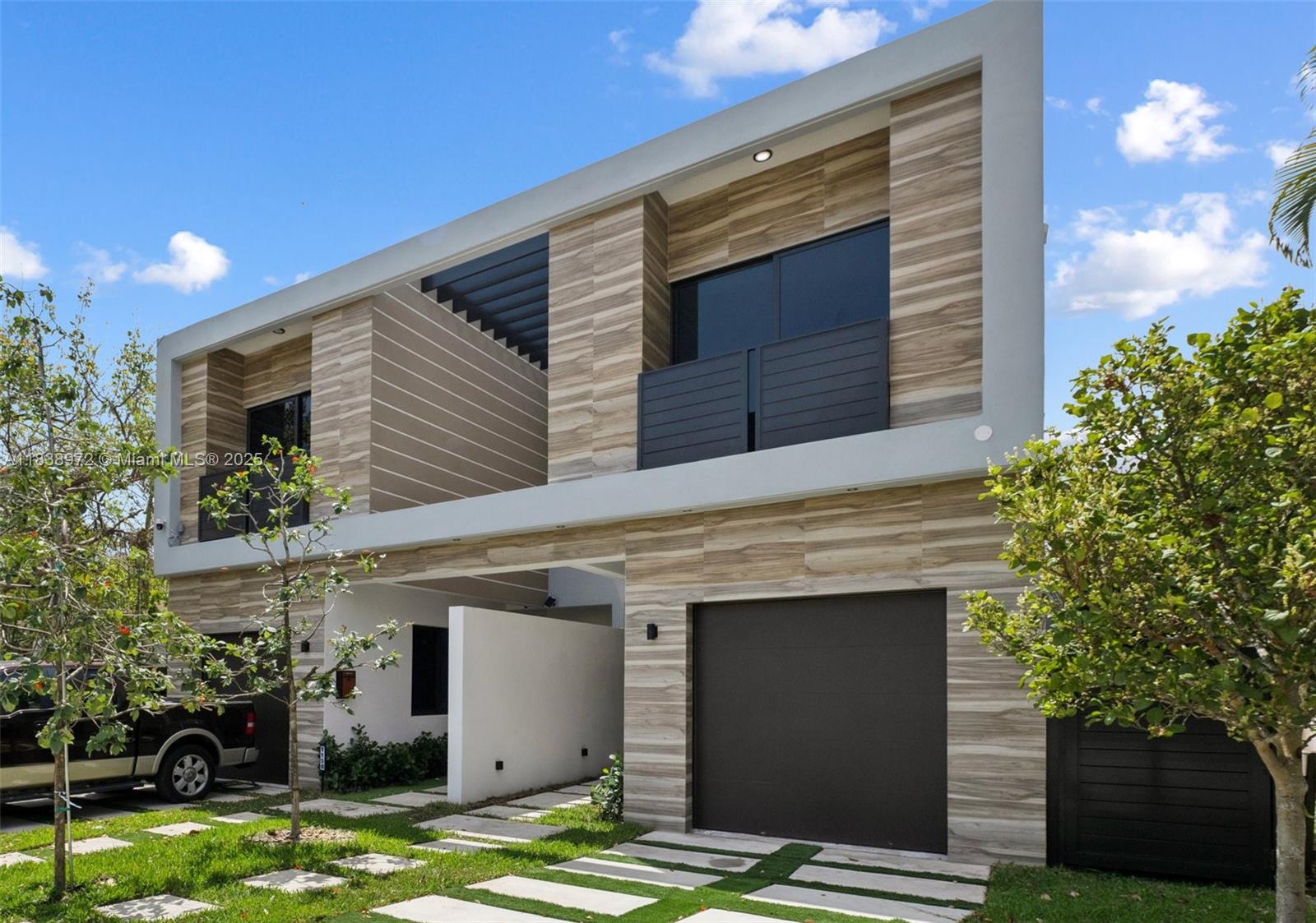 1152 SW 22nd Ter