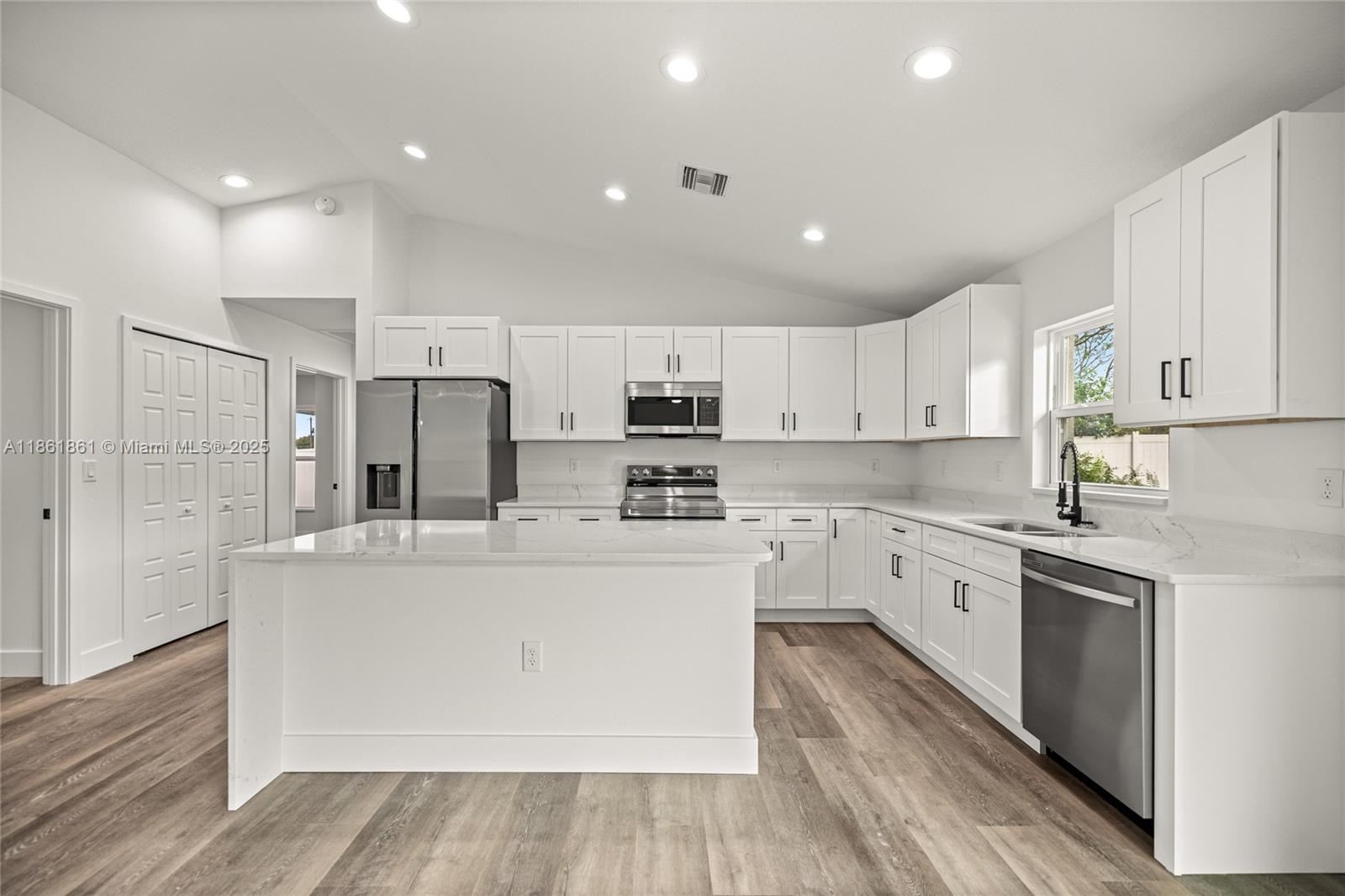 SILVER SPRINGS SHORES - Residential