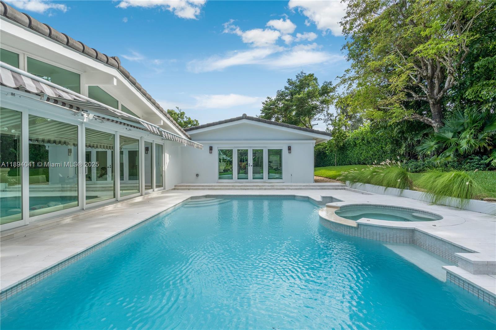 TOWN & RANCH ESTS - Residential