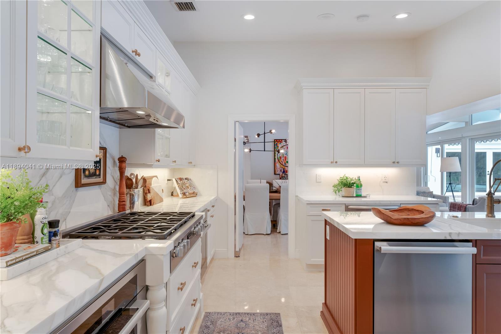 TOWN & RANCH ESTS - Residential