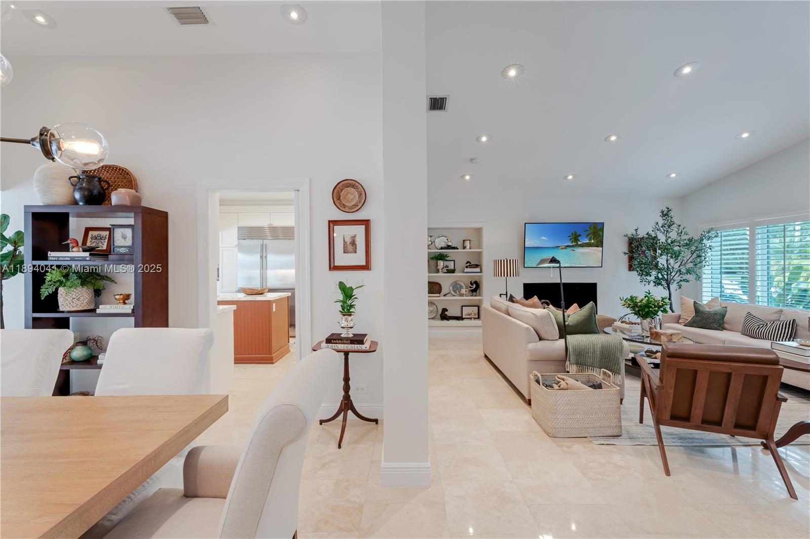 TOWN & RANCH ESTS - Residential