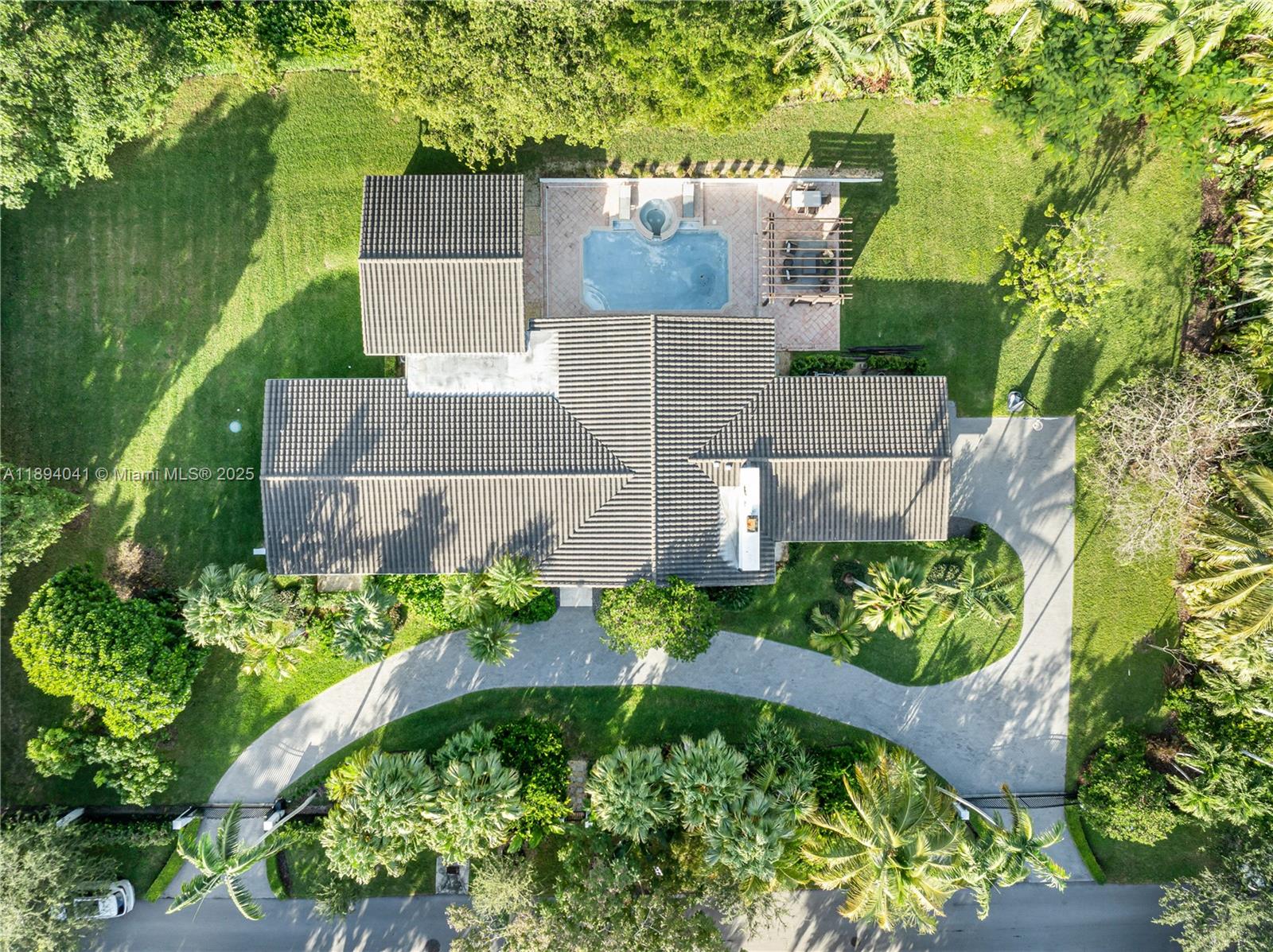 TOWN & RANCH ESTS - Residential