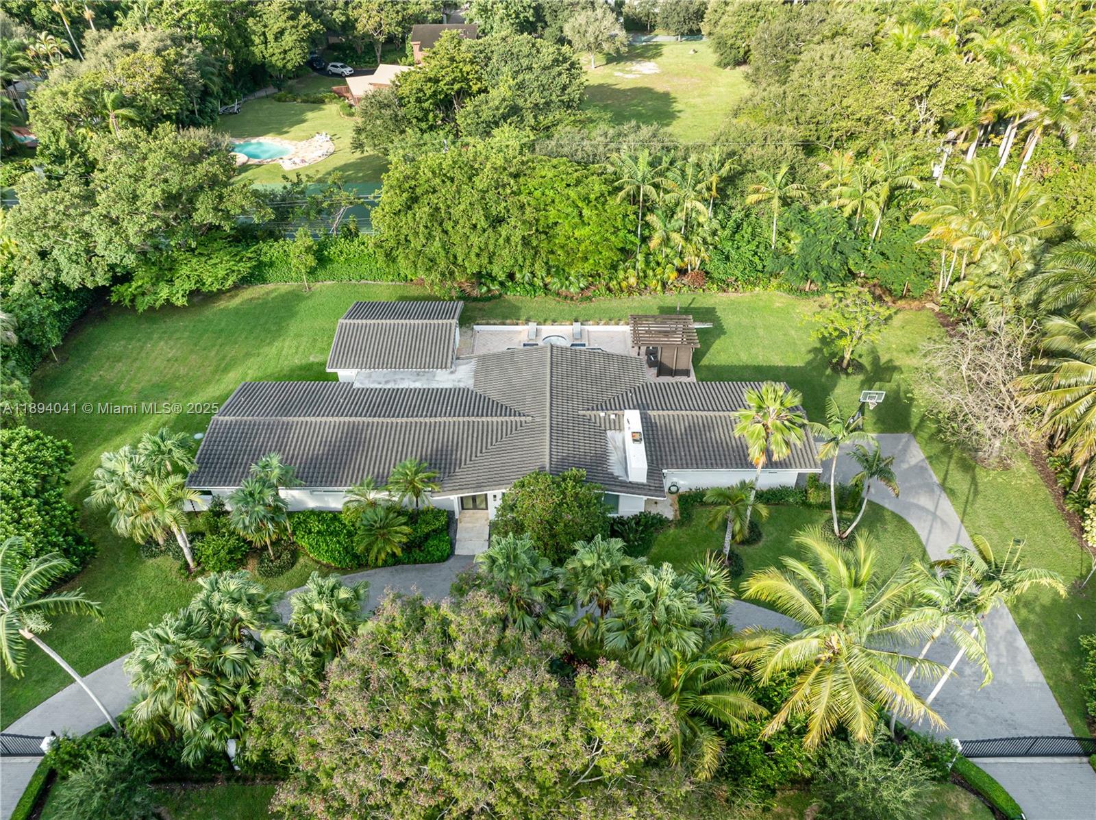 TOWN & RANCH ESTS - Residential