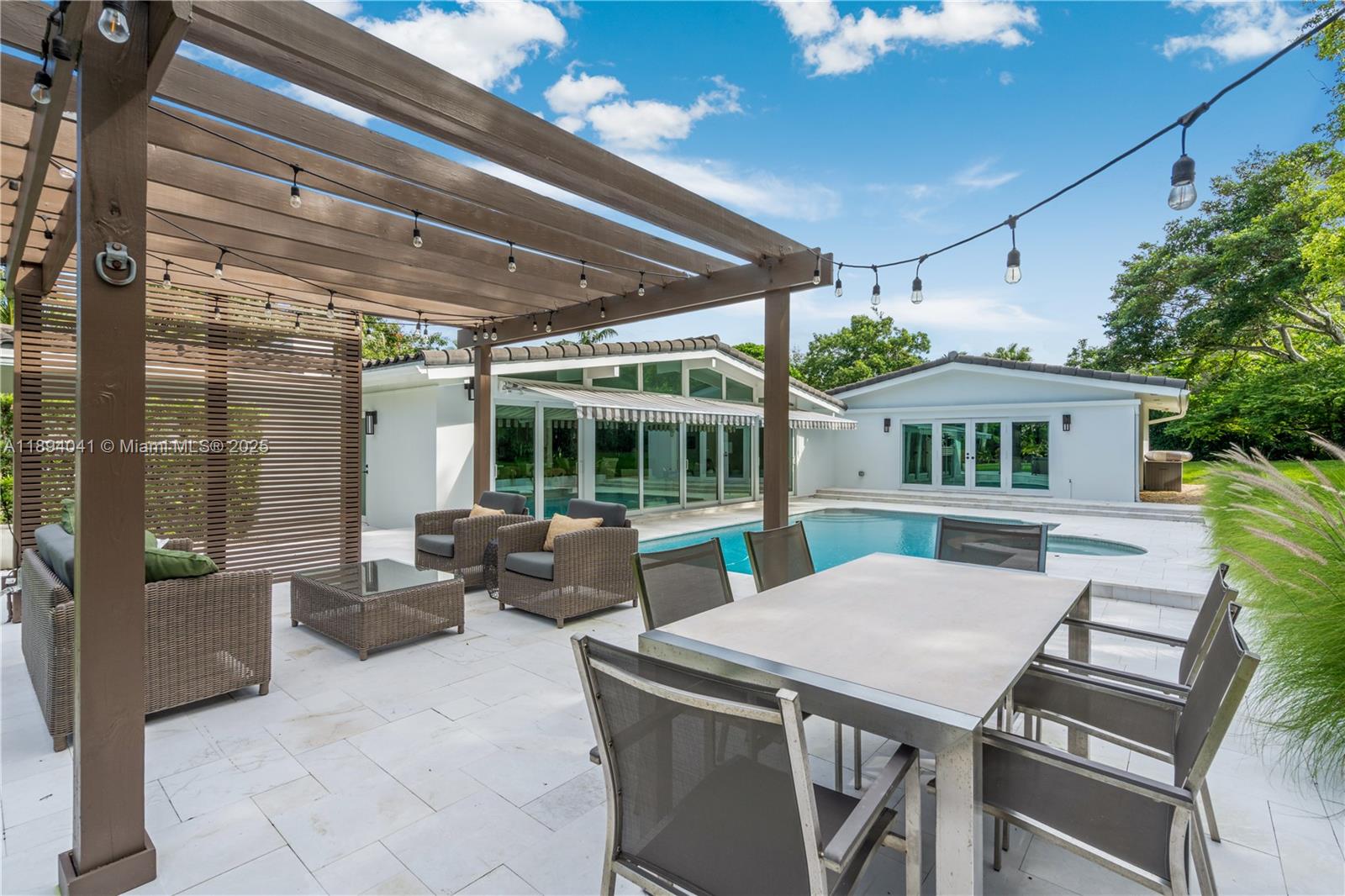 TOWN & RANCH ESTS - Residential