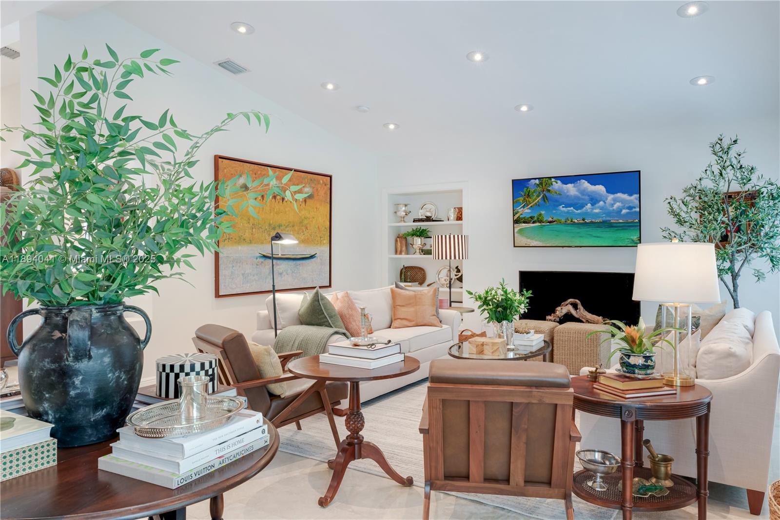 TOWN & RANCH ESTS - Residential