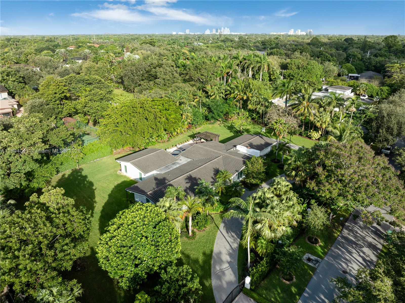 TOWN & RANCH ESTS - Residential