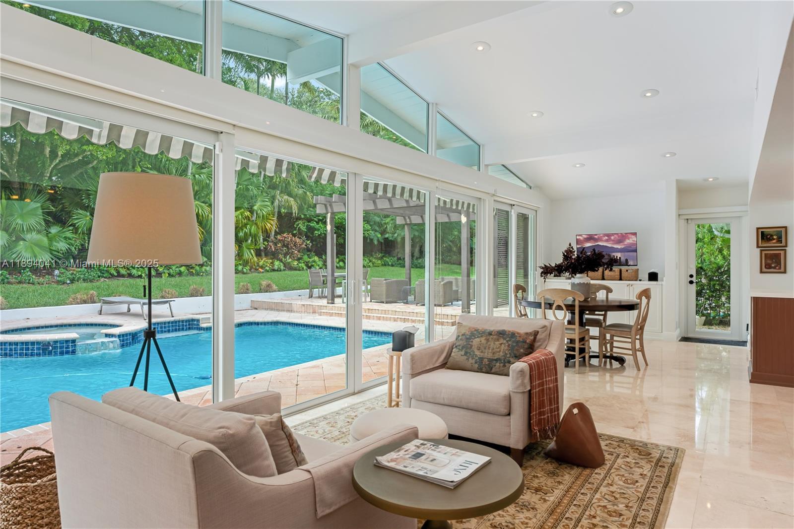 TOWN & RANCH ESTS - Residential