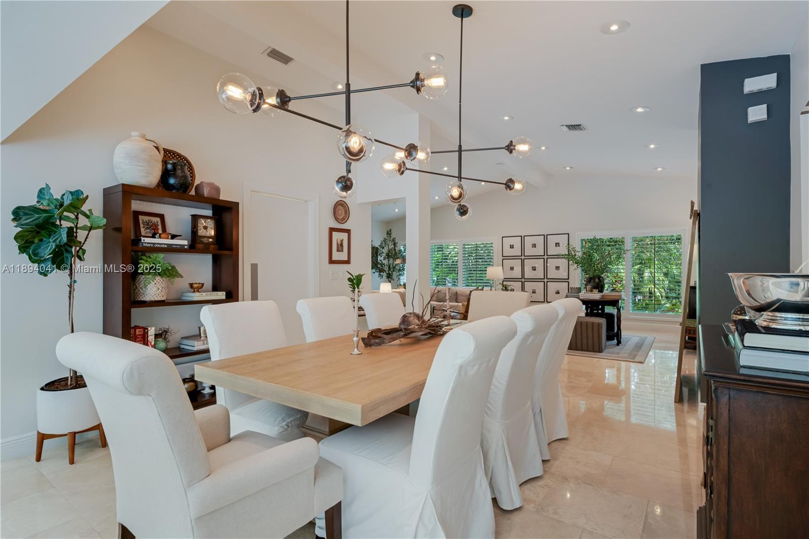 TOWN & RANCH ESTS - Residential