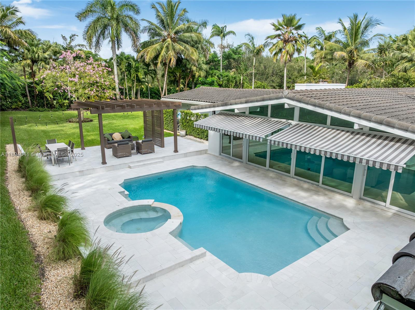 TOWN & RANCH ESTS - Residential