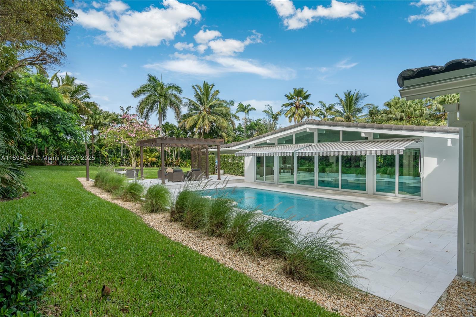 TOWN & RANCH ESTS - Residential